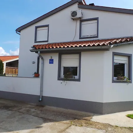 Apartment In Valbandon Istrien 34202
